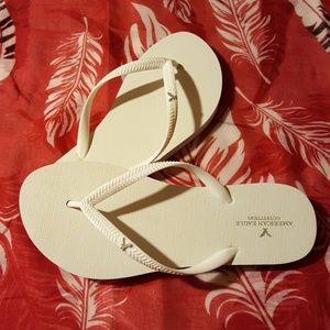 AMERICAN EAGLE OUTFITTERS FLIP FLOPS SIZE US 5-6